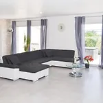 Ferienhaus Amazing In Sernhac